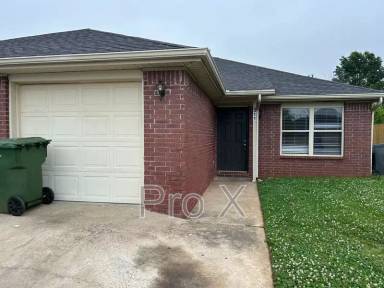 Main picture of 311 E Laura St