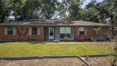 Main picture of 7104 Dewberry St