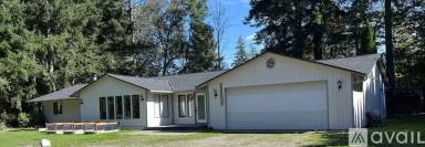Main picture of 25555 NE 80th St