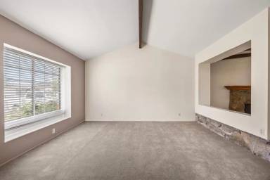 Main picture of 9767 Graham St