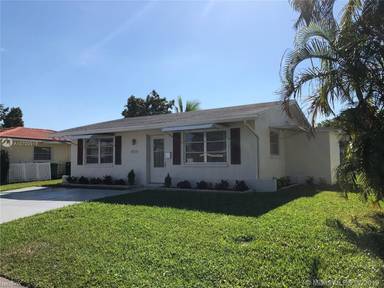 Main picture of 7014 NW 58th Ct