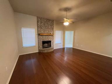 Main picture of 3906 Lone Oak Dr
