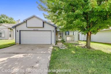 Main picture of 1222 S Goebel St