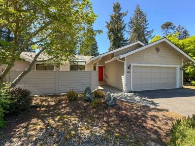 Main picture of 105 Fairway Dr