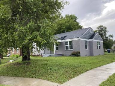 Main picture of 2137 NE 20th St