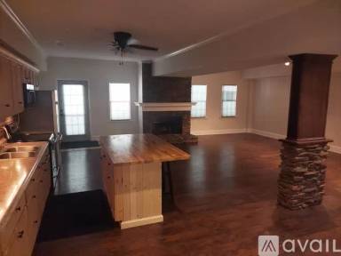 Main picture of 100 Wyndham Ln