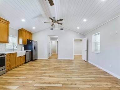 Main picture of 802 Apple St