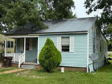 Main picture of 108 Independence Ave