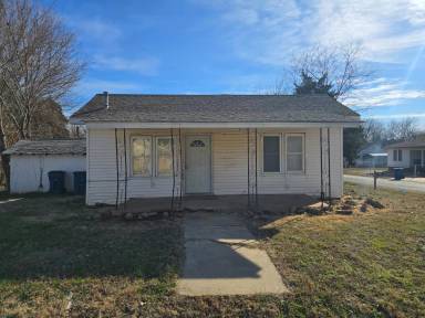 Main picture of 1202 E Oak St