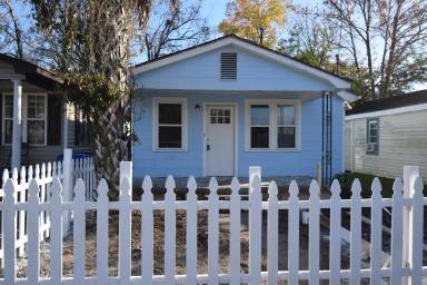 Main picture of 2011 Hugo Ave