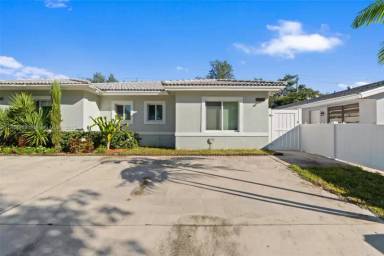 Main picture of 6035 SW 40th Ct