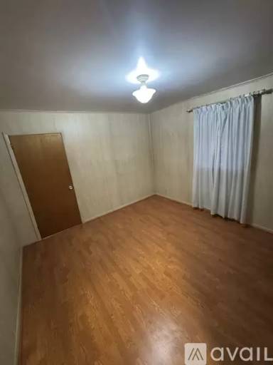 Main picture of 225 E Walnut St