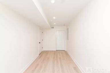 Main picture of 2825 N Rockwell St