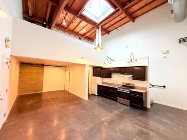 Main picture of 1734 N Main St