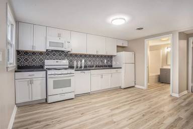 Main picture of 1321 Avenue A