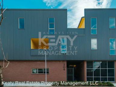 Main picture of 209 Highland Oaks Ln