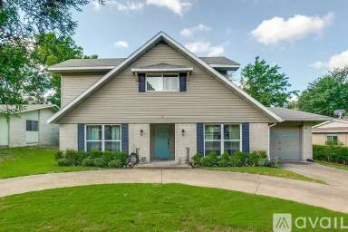 Main picture of 915 Greenbriar Ln