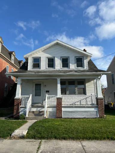Main picture of 318 E Middle St