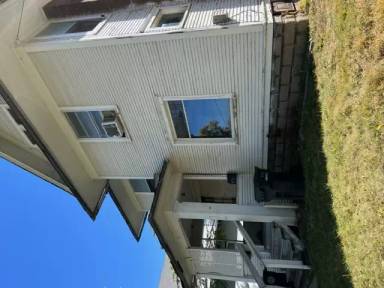 Main picture of 635 W 9th St