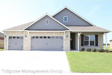 Main picture of 7021 E Oak Ridge St