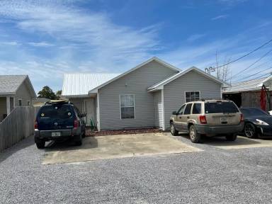Main picture of 5729 Pinetree Ave