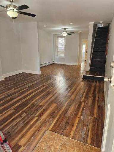 Main picture of 721 W Oak St