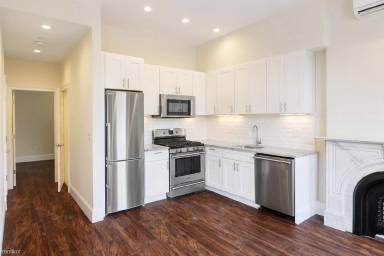 Main picture of 1888 Washington St