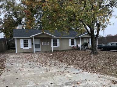 Main picture of 404 Dowd St