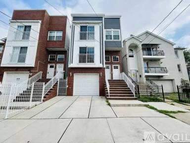 Main picture of 569 Hawthorne Ave