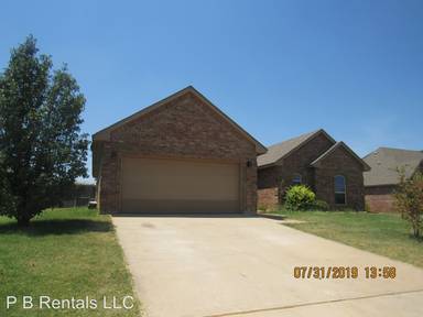 Main picture of 19 NE Summerwood Dr