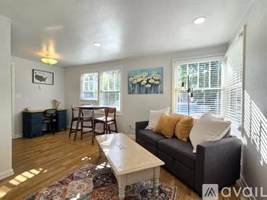 Main picture of 2390 State St
