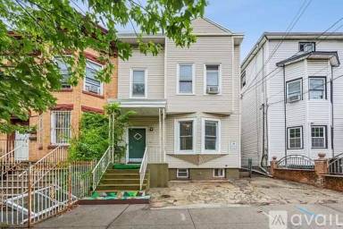 Main picture of 230 Duncan Ave