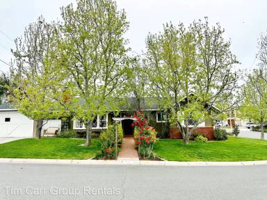 Main picture of 247 Hill Pl