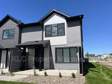 Main picture of 601 NE Hart Ln