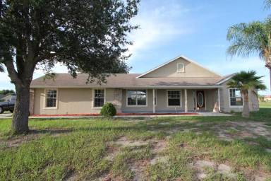 Main picture of 844 Grovepark Dr