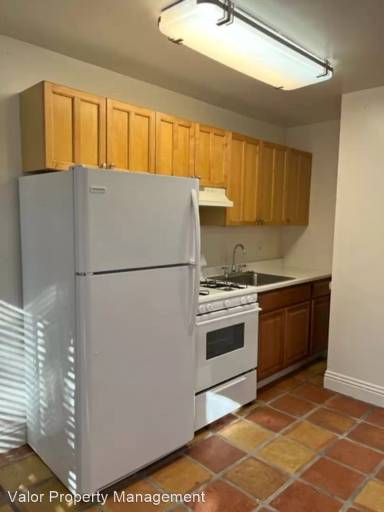 Main picture of 1019 E Ave