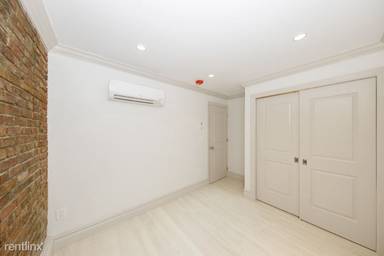 Main picture of 161 W 4th St
