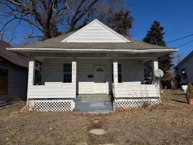Main picture of 905 W Thrush Ave
