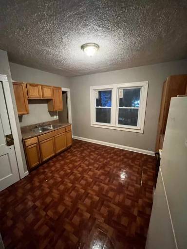 Main picture of 2821 W Concordia Ave