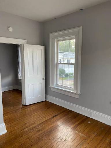 Main picture of 198 Main St