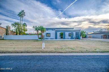 Main picture of 3059 E Inverness Ave