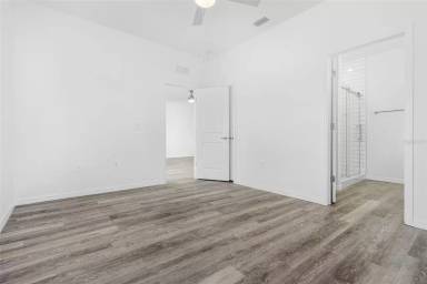 Main picture of 5043 Centennial Blvd