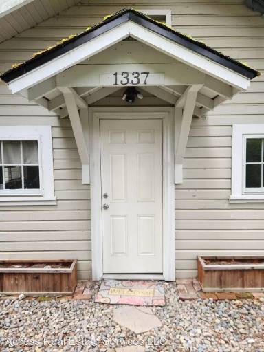 Main picture of 3716 Lakeway Dr