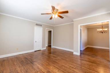 Main picture of 205 Roosevelt Ave