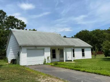 Main picture of 984 W Bay Ave