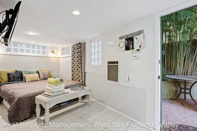 Main picture of 3690 Fredonia Dr