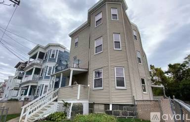Main picture of 136 Greenwood St