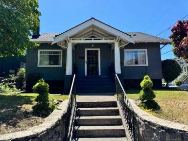 Main picture of 504 NE Dekum St
