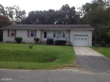 Main picture of 208 Cardinal Dr