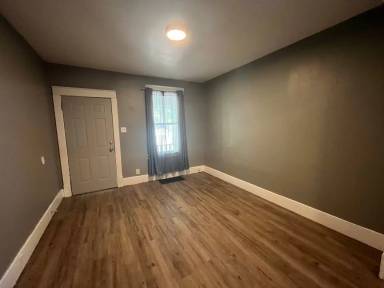 Main picture of 306 Lampert St